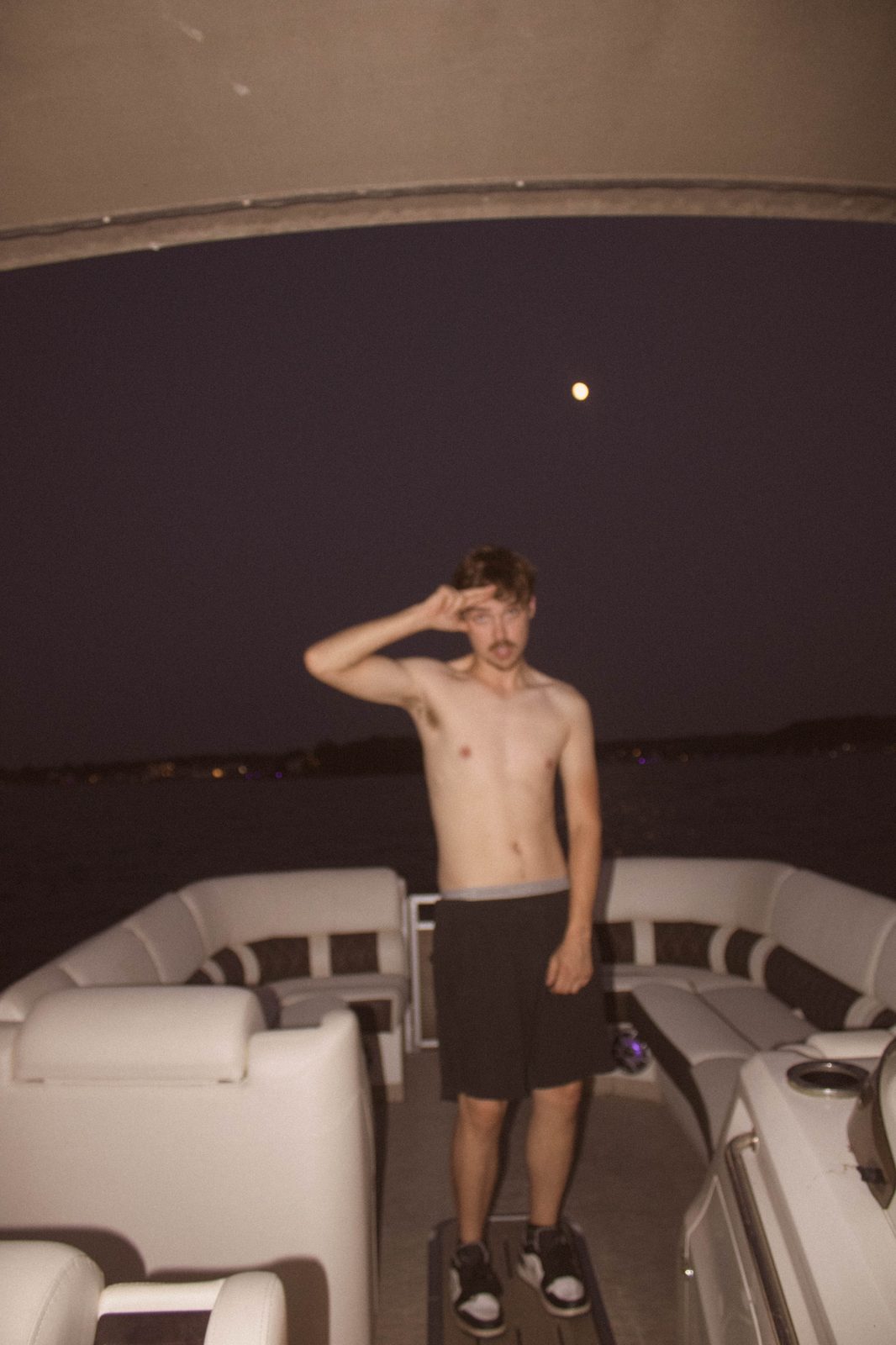 04Riley throwing a peace sign on the pontoon